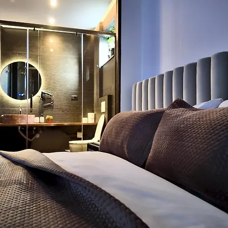 Fivenco - Private W King Bed Modern ティラナ