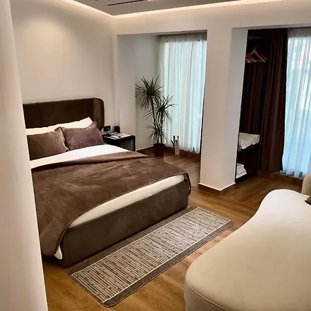Fivenco - Private W King Bed Modern * ティラナ