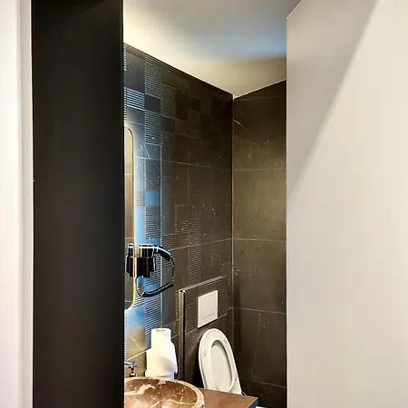Fivenco - Private W King Bed Modern Apartment Tirana