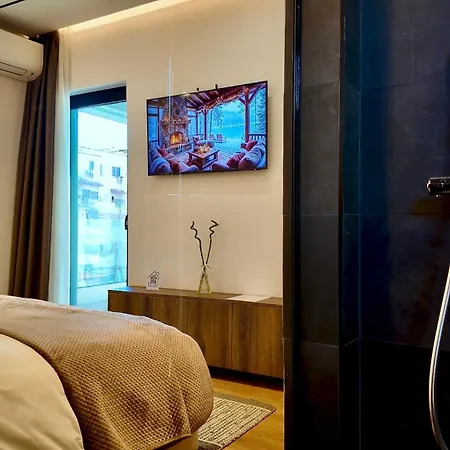 Fivenco - Private W King Bed Modern * ティラナ