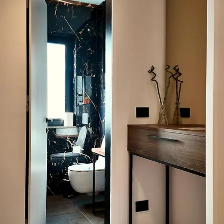 Fivenco - Private W King Bed Modern * ティラナ