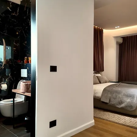 Fivenco - Private W King Bed Modern Apartment Tirana