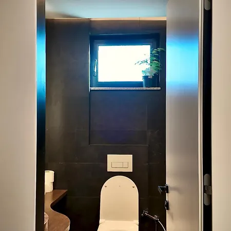 Fivenco - Private W King Bed Modern * ティラナ