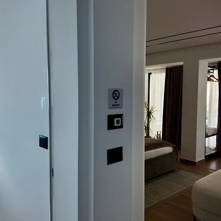 Fivenco - Private W King Bed Modern Apartment