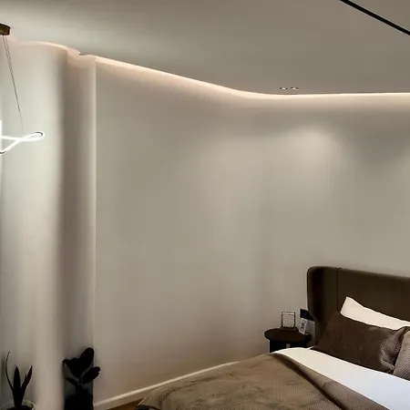 Fivenco - Private W King Bed Modern * ティラナ