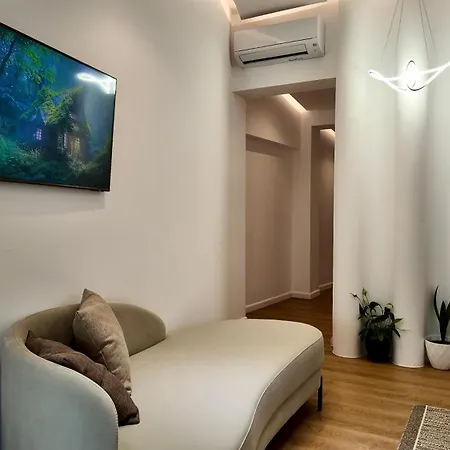 Fivenco - Private W King Bed Modern *