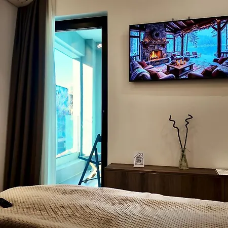 Fivenco - Private W King Bed Modern Apartment