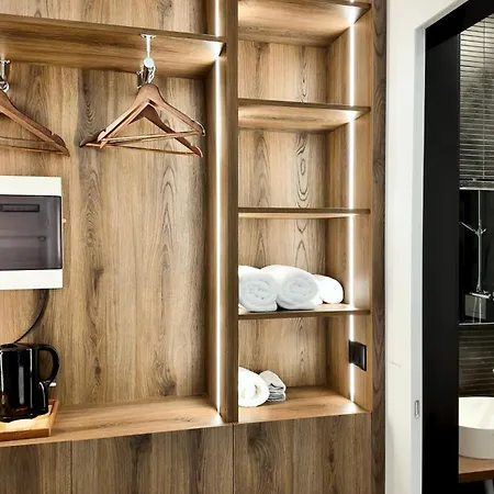 Apartment Fivenco - Private W King Bed Modern Tirana