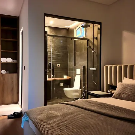 Fivenco - Private W King Bed Modern Apartment
