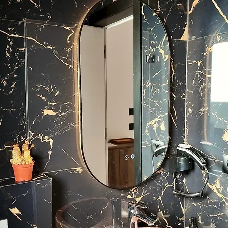 Fivenco - Private W King Bed Modern Apartment Tirana