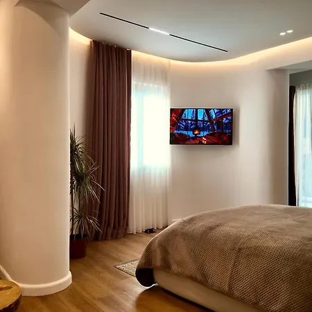 Fivenco - Private W King Bed Modern Apartment *