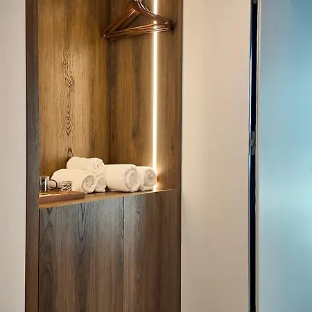 Fivenco - Private W King Bed Modern Apartment Tirana