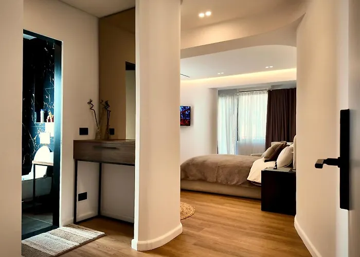 Apartament Fivenco - Private W King Bed Modern Tirana