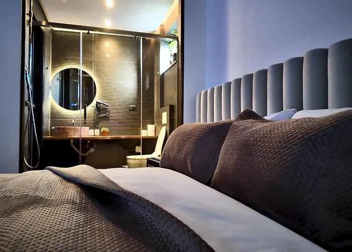 Fivenco - Private W King Bed Modern Tirana