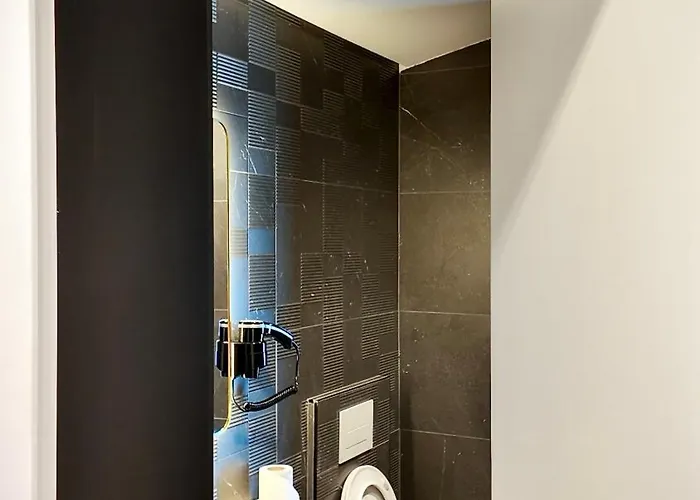 Fivenco - Private W King Bed Modern Appartement Tirana