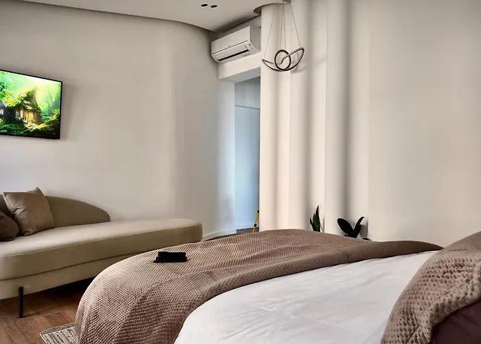 Fivenco - Private W King Bed Modern