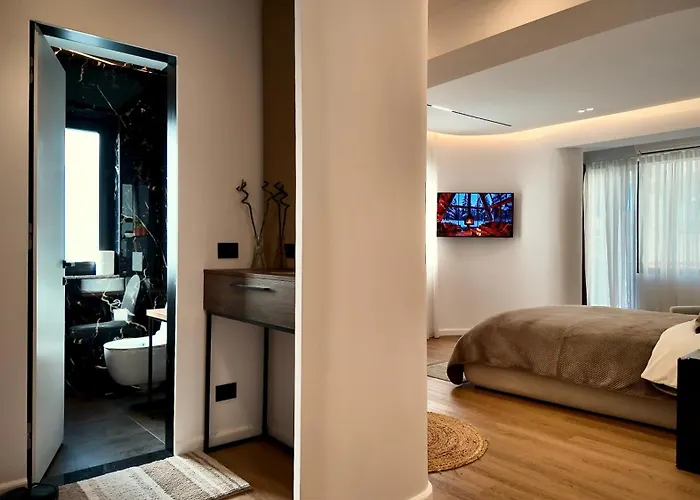 Fivenco - Private W King Bed Modern Appartement