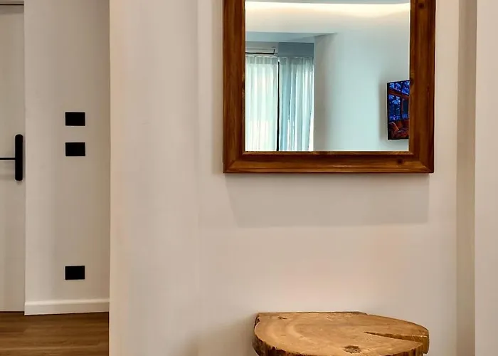 Fivenco - Private W King Bed Modern Appartement