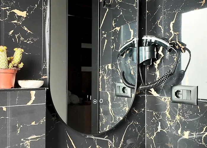 Fivenco - Private W King Bed Modern Apartament *