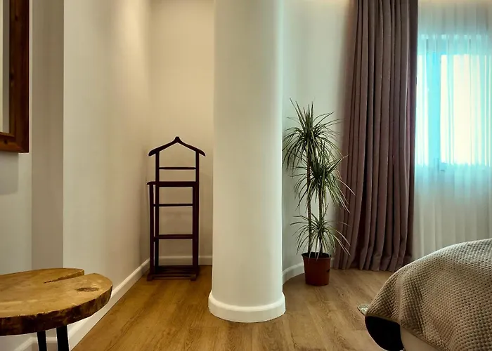 Fivenco - Private W King Bed Modern Appartement *