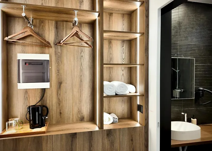 Appartement Fivenco - Private W King Bed Modern Tirana