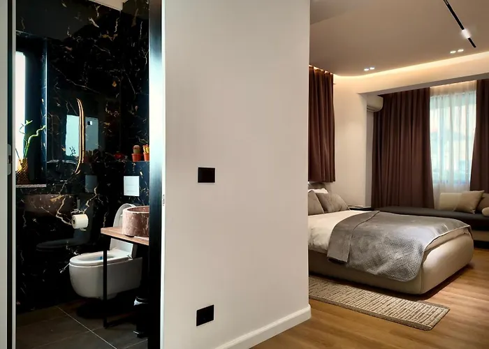 Fivenco - Private W King Bed Modern Apartment Tirana