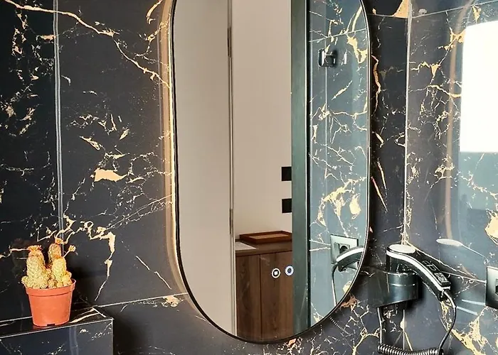 Fivenco - Private W King Bed Modern Apartment Tirana