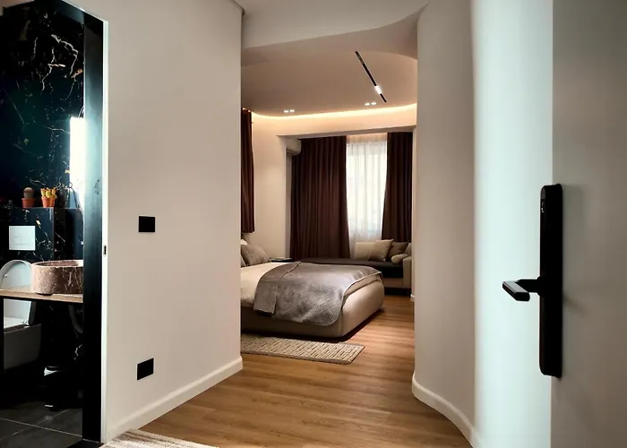 Fivenco - Private W King Bed Modern * Tirana