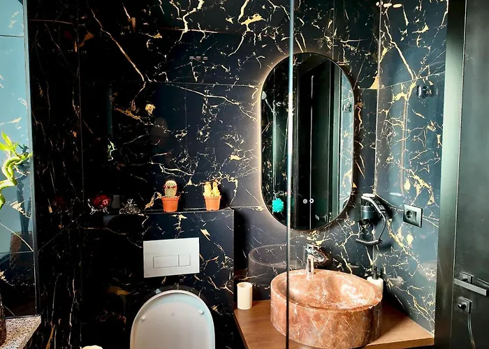 Fivenco - Private W King Bed Modern Appartement Tirana