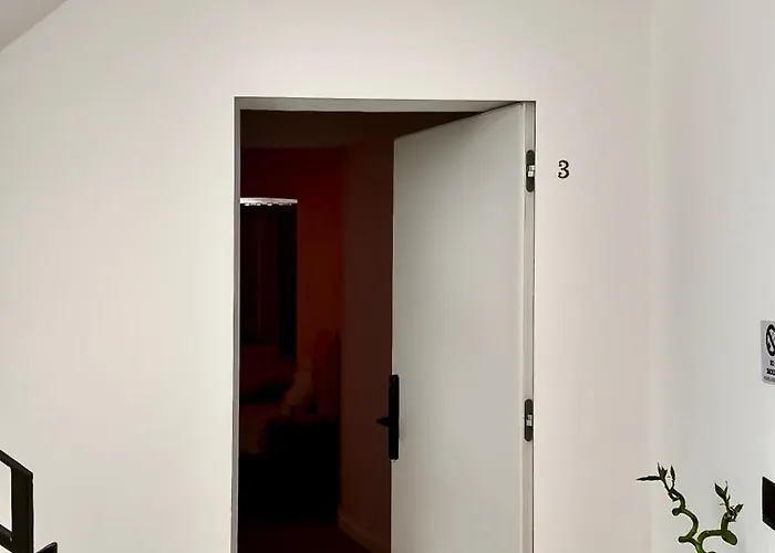 Fivenco - Private W King Bed Modern *