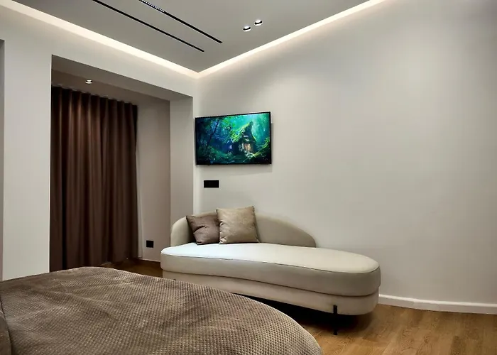 Fivenco - Private W King Bed Modern Appartement