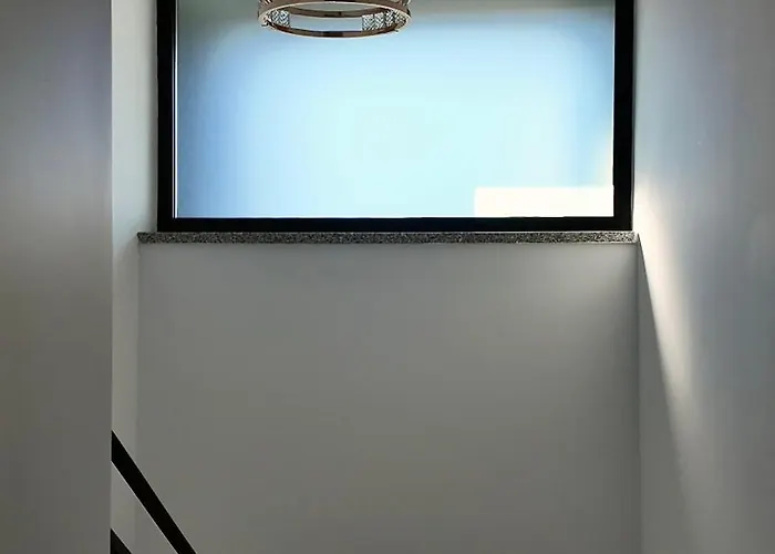 Fivenco - Private W King Bed Modern *